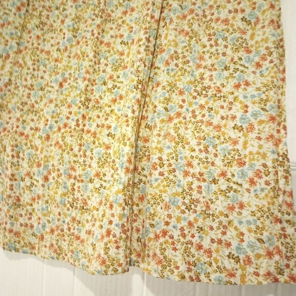 Art & Soul floral print top with gathered elastic neckline and pearl buttons - Picture 6 of 11